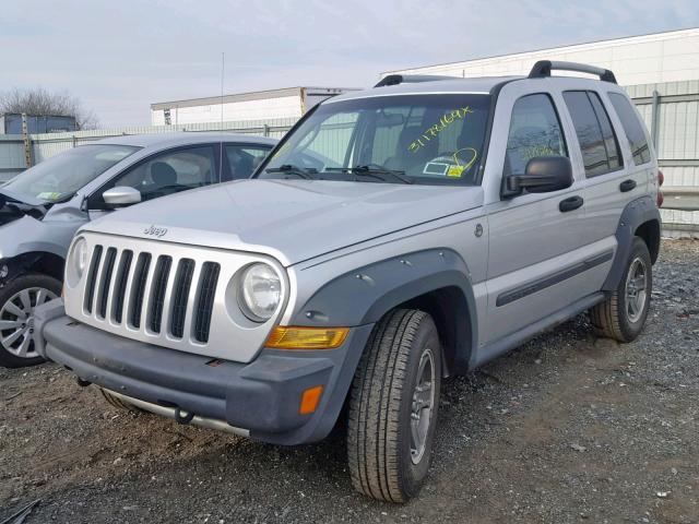 1J4GL38KX5W504521 - 2005 JEEP LIBERTY RE SILVER photo 2