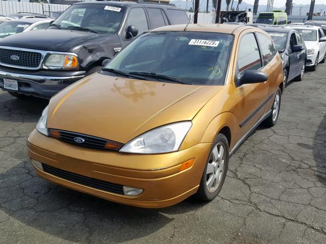 3FAFP31391R115655 - 2001 FORD FOCUS ZX3 GOLD photo 2