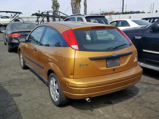 3FAFP31391R115655 - 2001 FORD FOCUS ZX3 GOLD photo 3