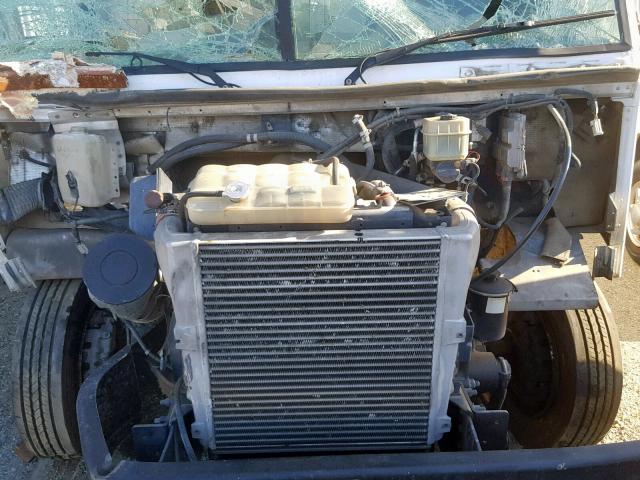 4UZAANCPX5CU47394 - 2005 FREIGHTLINER CHASSIS M WHITE photo 7