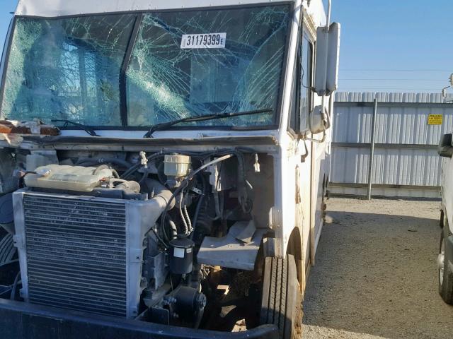 4UZAANCPX5CU47394 - 2005 FREIGHTLINER CHASSIS M WHITE photo 9