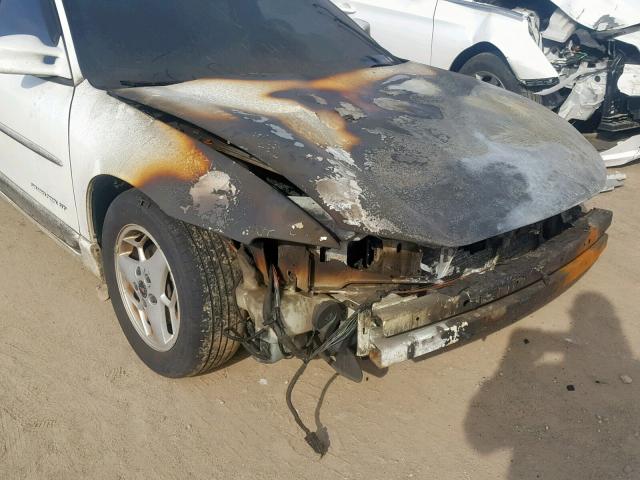 1G2WP52K11F233986 - 2001 PONTIAC GRAND PRIX WHITE photo 9