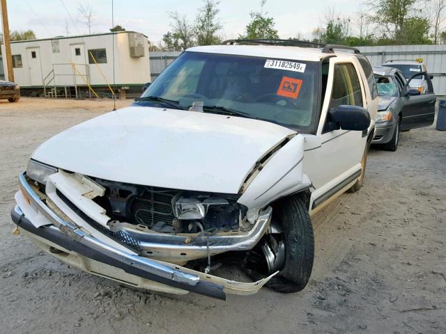 1GNDT13WXX2254240 - 1999 CHEVROLET BLAZER WHITE photo 2