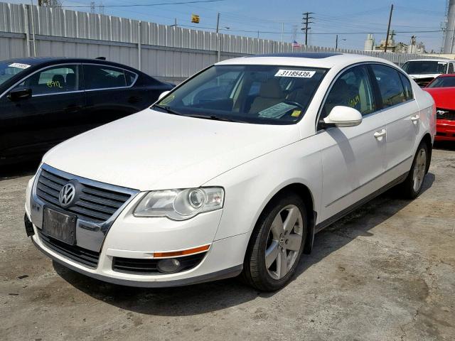 WVWJK73CX9P030043 - 2009 VOLKSWAGEN PASSAT TUR WHITE photo 2