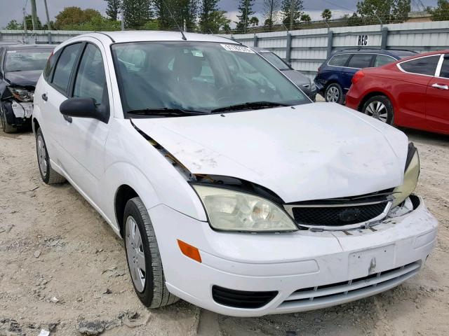 1FAHP37NX6W256840 - 2006 FORD FOCUS ZX5 WHITE photo 1