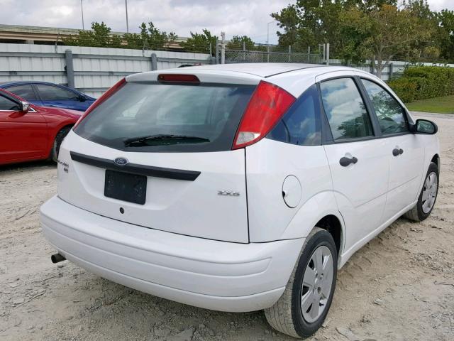 1FAHP37NX6W256840 - 2006 FORD FOCUS ZX5 WHITE photo 4