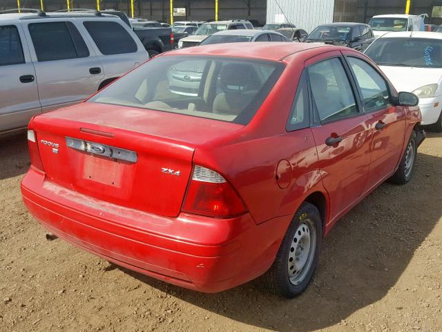 1FAFP34N05W293728 - 2005 FORD FOCUS ZX4 RED photo 4