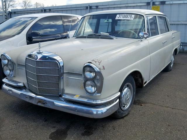 A1110121010424 - 1961 MERCEDES-BENZ 230S WHITE photo 2