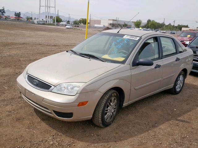 1FAFP34N66W196633 - 2006 FORD FOCUS ZX4 GOLD photo 2