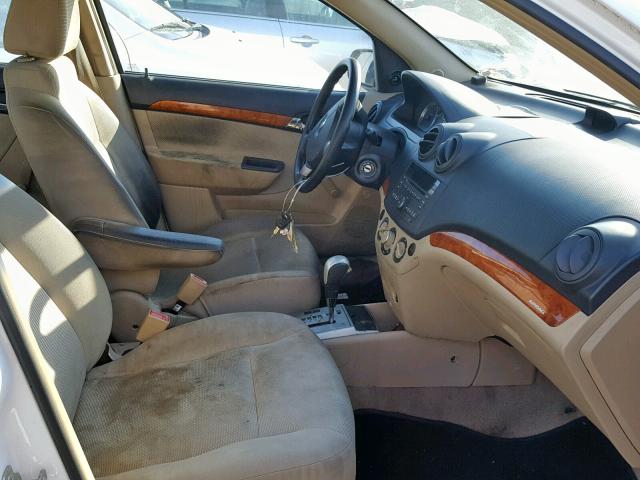 KL1TD5DE4AB083420 - 2010 CHEVROLET AVEO LS WHITE photo 5