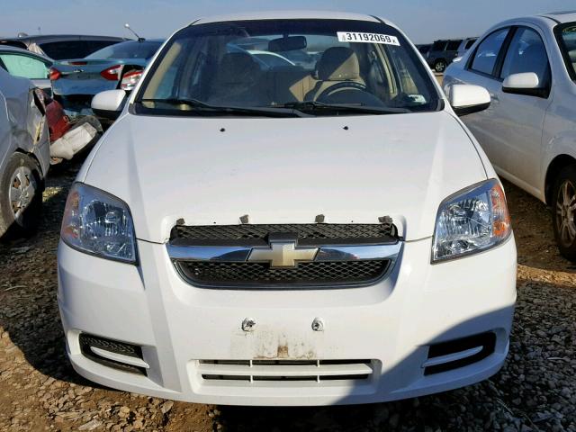 KL1TD5DE4AB083420 - 2010 CHEVROLET AVEO LS WHITE photo 9