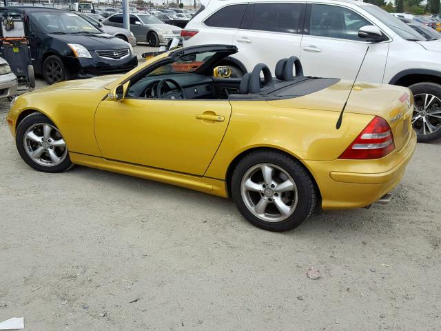 WDBKK65F51F207001 - 2001 MERCEDES-BENZ SLK 320 YELLOW photo 9