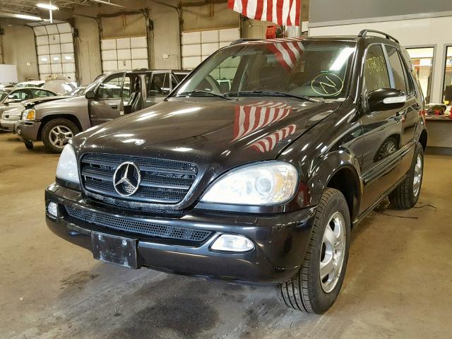 4JGAB54E52A339119 - 2002 MERCEDES-BENZ ML 320 BLACK photo 2