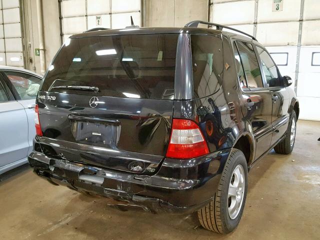 4JGAB54E52A339119 - 2002 MERCEDES-BENZ ML 320 BLACK photo 4