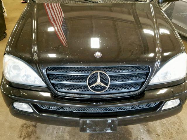 4JGAB54E52A339119 - 2002 MERCEDES-BENZ ML 320 BLACK photo 7