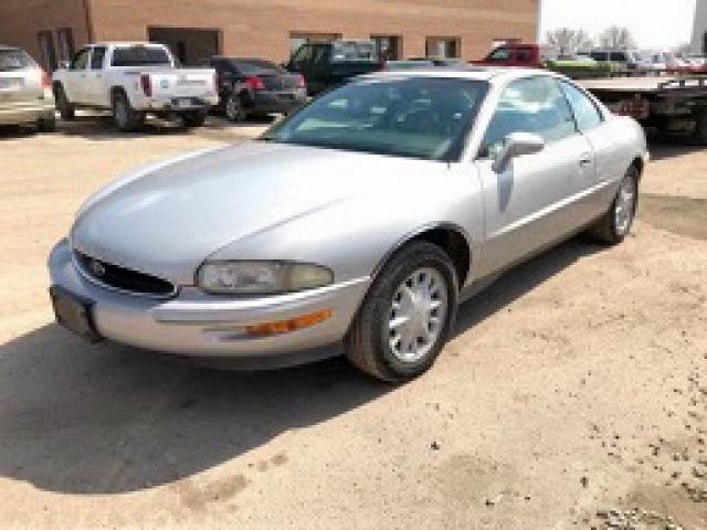 1G4GD2217W4708702 - 1998 BUICK RIVIERA SILVER photo 2