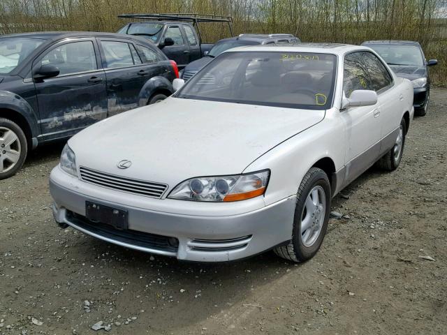 JT8GK13T2R0012828 - 1994 LEXUS ES 300 WHITE photo 2