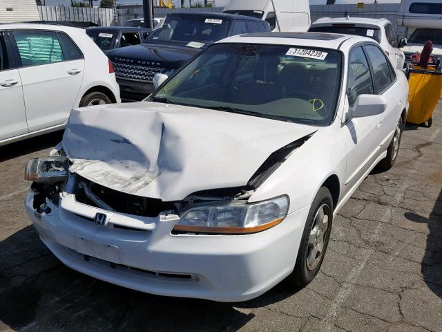 1HGCG1659XA068322 - 1999 HONDA ACCORD EX WHITE photo 2