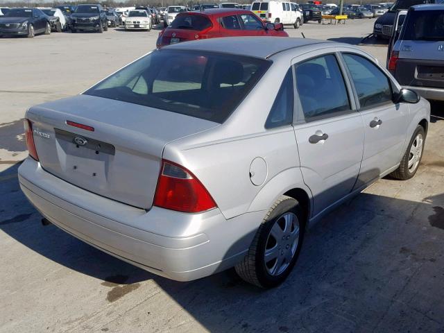 1FAFP34N17W296897 - 2007 FORD FOCUS ZX4 SILVER photo 4