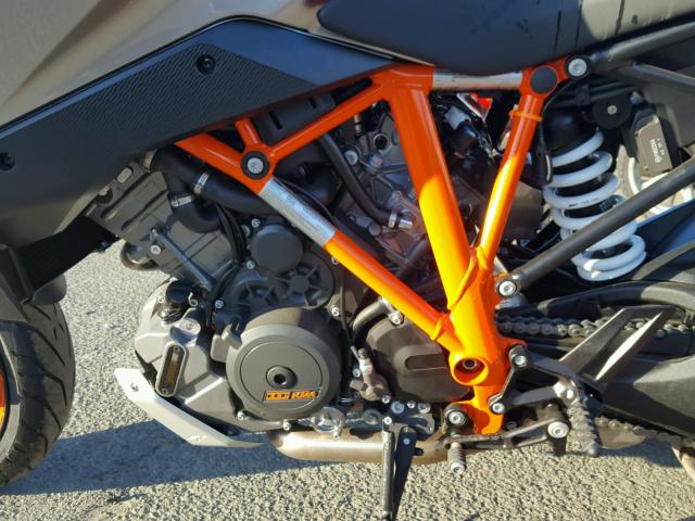 VBKV69409HM958558 - 2017 KTM 1290 SUPER GRAY photo 7