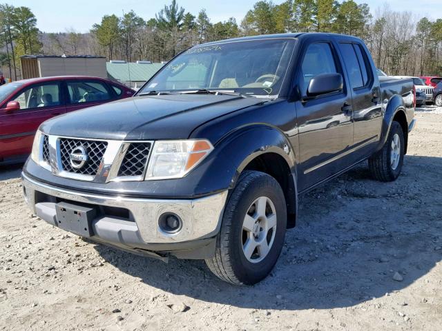 1N6AD07W55C418219 - 2005 NISSAN FRONTIER C BLACK photo 2