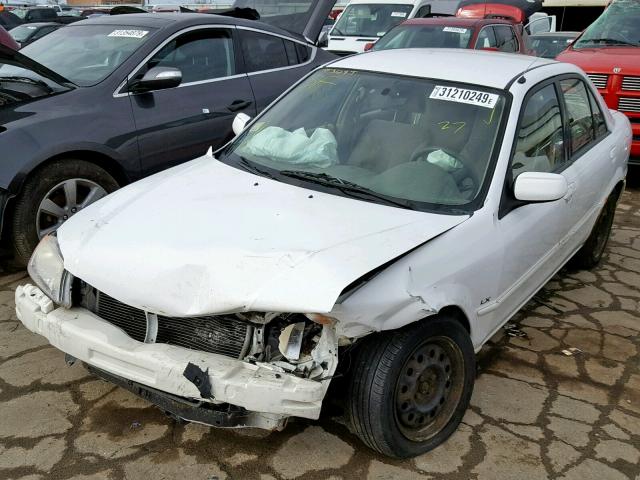 JM1BJ226020493068 - 2002 MAZDA PROTEGE DX WHITE photo 2