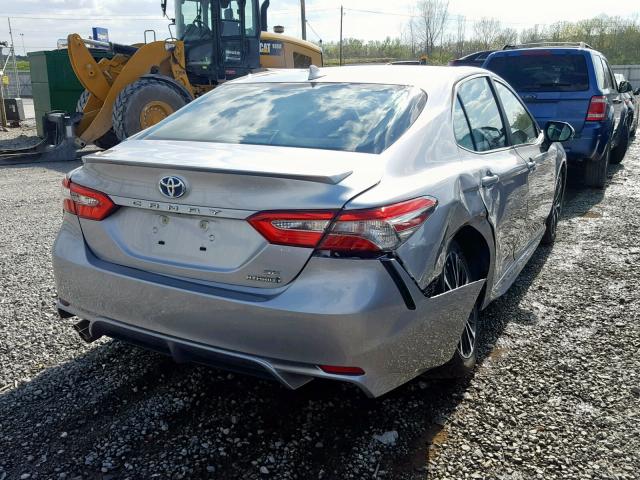 4T1B21HK7KU011714 - 2019 TOYOTA CAMRY HYBR SILVER photo 4