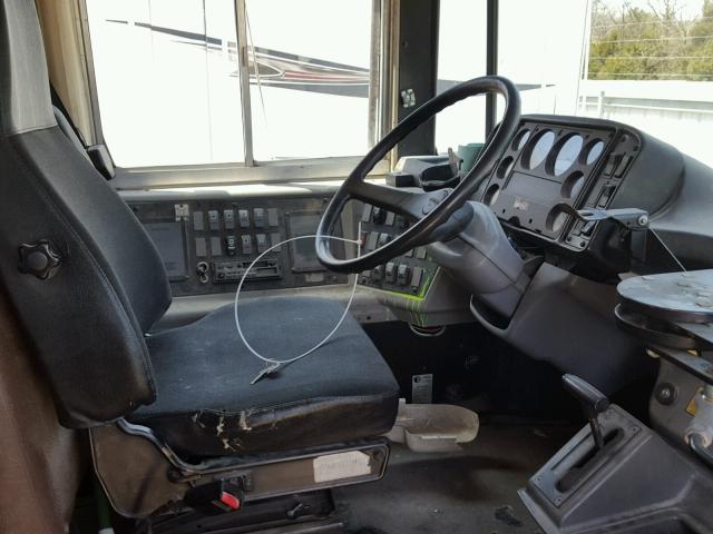 4UZAAXBV22CK00961 - 2002 FREIGHTLINER CHASSIS FS YELLOW photo 5