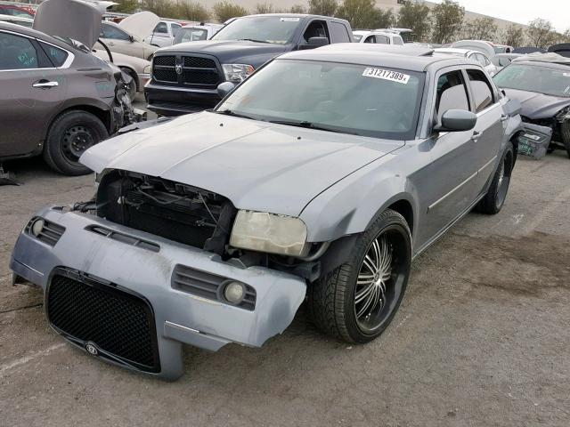 2C3KA53G36H256329 - 2006 CHRYSLER 300 TOURIN GRAY photo 2