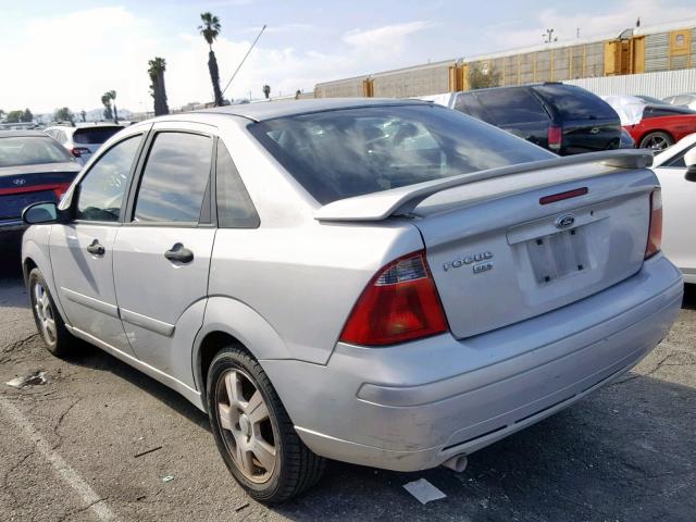 1FAHP34N07W245223 - 2007 FORD FOCUS ZX4 SILVER photo 3