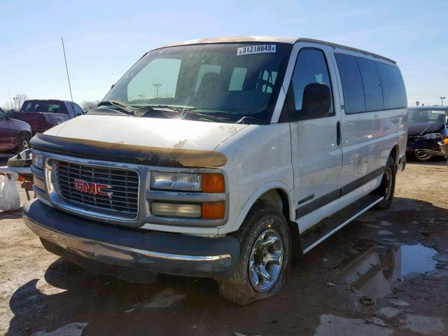 1GJHG35G111160799 - 2001 GMC SAVANA G35 WHITE photo 2