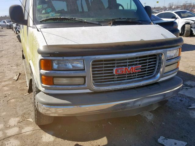 1GJHG35G111160799 - 2001 GMC SAVANA G35 WHITE photo 9