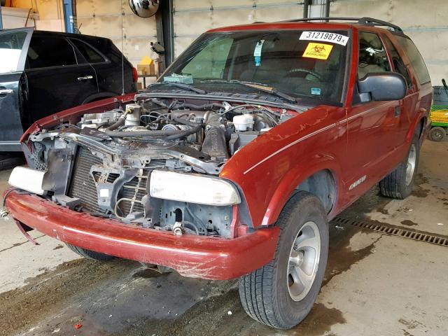 1GNCS18X74K110947 - 2004 CHEVROLET BLAZER RED photo 2