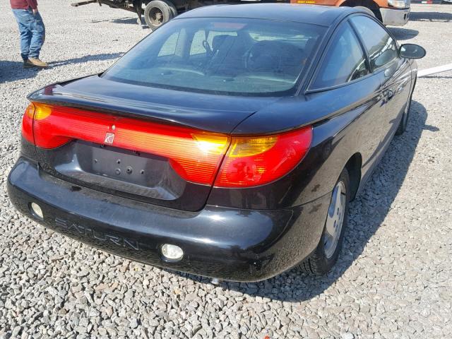 1G8ZR12732Z246806 - 2002 SATURN SC2 BLACK photo 4