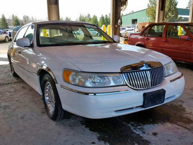 1LNFM83W7WY651046 - 1998 LINCOLN TOWN CAR C WHITE photo 1