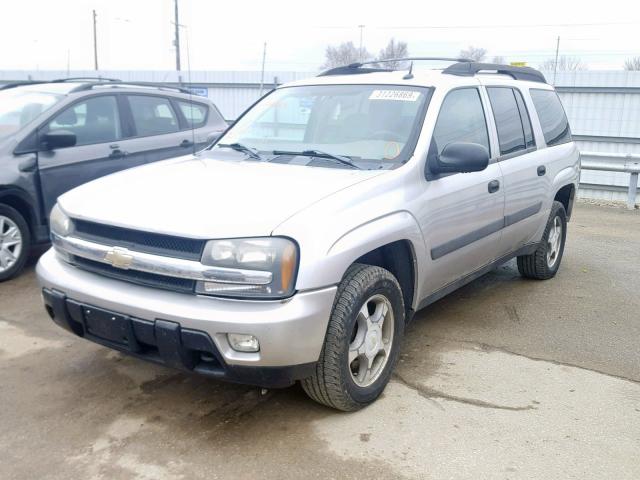 1GNET16SX56178277 - 2005 CHEVROLET TRAILBLAZE SILVER photo 2