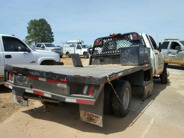 1GB3CYCG9FF556152 - 2015 CHEVROLET SILVERADO WHITE photo 4