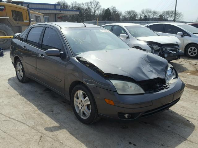 1FAFP38Z65W199348 - 2005 FORD FOCUS ZX4 GRAY photo 1