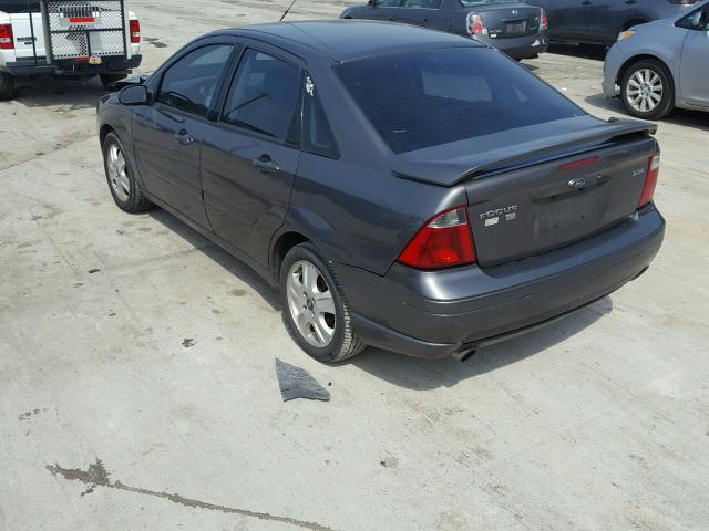 1FAFP38Z65W199348 - 2005 FORD FOCUS ZX4 GRAY photo 3