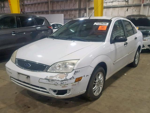 1FAFP34N66W140773 - 2006 FORD FOCUS ZX4 WHITE photo 2