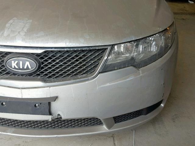 KNAFU4A2XA5055868 - 2010 KIA FORTE EX SILVER photo 9