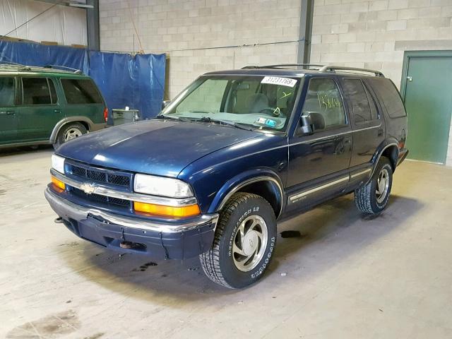 1GNDT13W4Y2284724 - 2000 CHEVROLET BLAZER BLUE photo 2