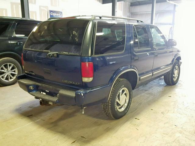 1GNDT13W4Y2284724 - 2000 CHEVROLET BLAZER BLUE photo 4