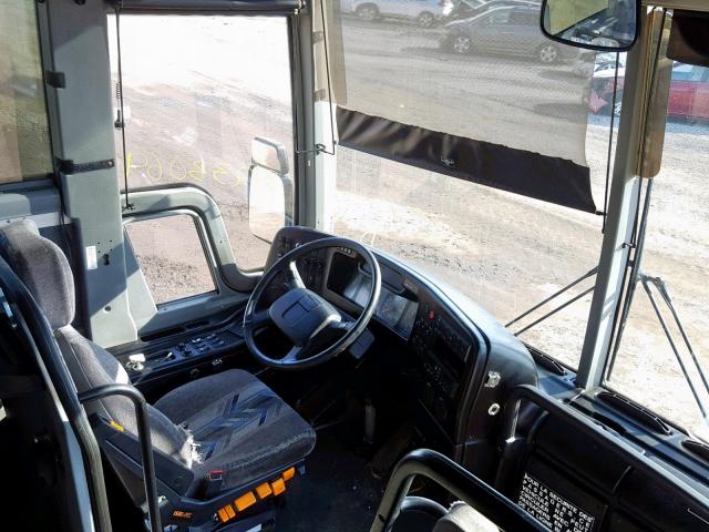 2PCX3349331028013 - 2003 PREVOST BUS BLUE photo 5