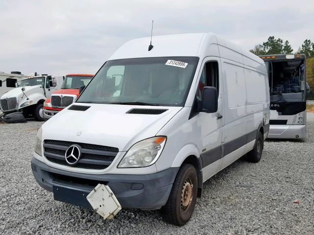 WD3PE8CB5B5596475 - 2011 MERCEDES-BENZ SPRINTER 2 WHITE photo 2