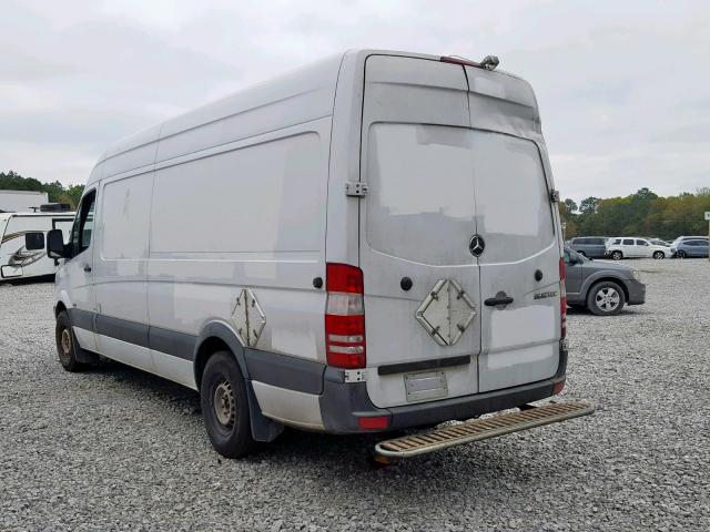 WD3PE8CB5B5596475 - 2011 MERCEDES-BENZ SPRINTER 2 WHITE photo 3