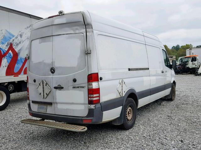 WD3PE8CB5B5596475 - 2011 MERCEDES-BENZ SPRINTER 2 WHITE photo 4