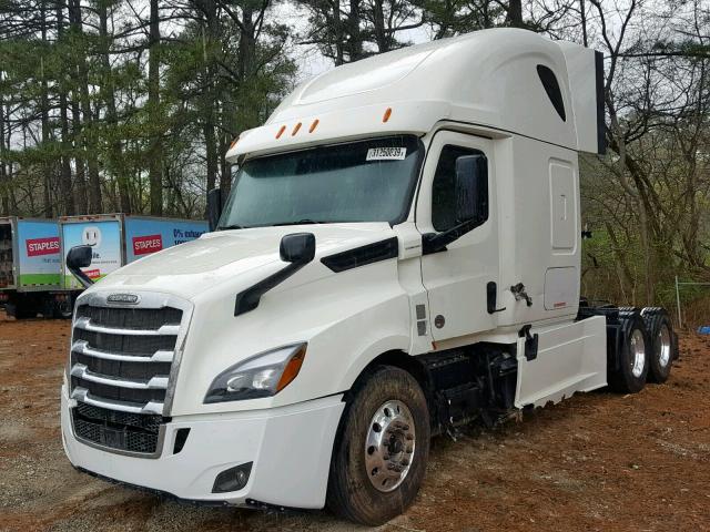 3AKJHHDR7JSJW4234 - 2018 FREIGHTLINER CASCADIA 1 WHITE photo 2