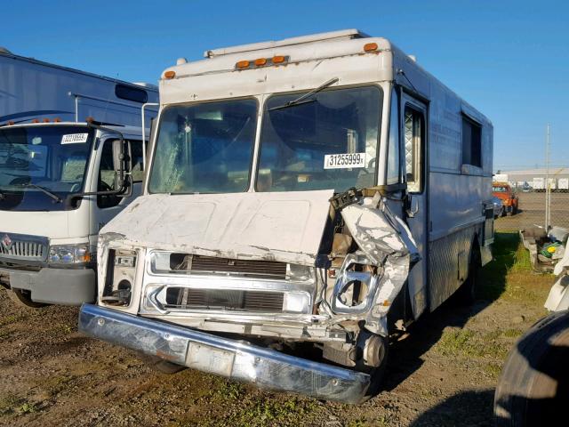 1GCHP32KXJ3321753 - 1988 CHEVROLET P30 WHITE photo 2