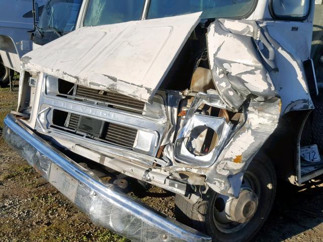 1GCHP32KXJ3321753 - 1988 CHEVROLET P30 WHITE photo 9